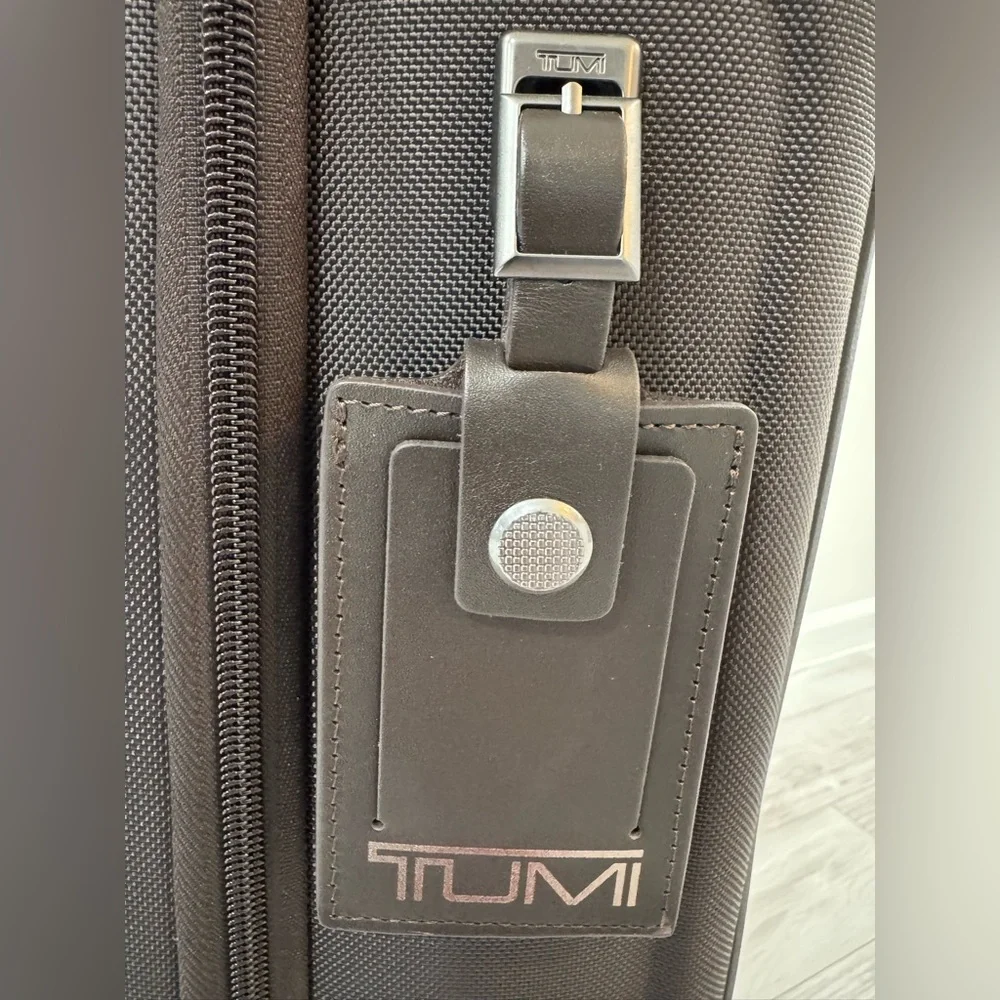 TUMI ALPHA Extended Trip Expandable 4 Wheeled Packing Case